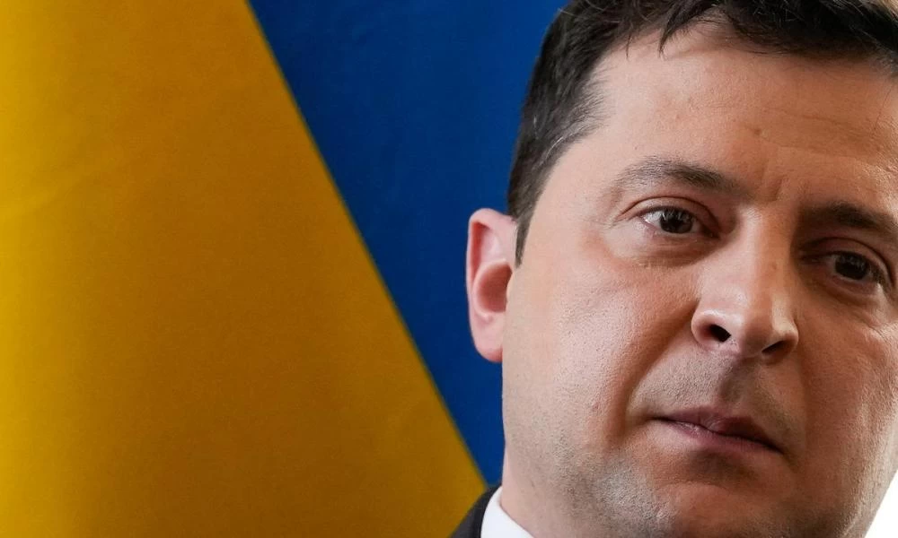 Ζελένσκι στη Γαλλική Εθνοσυνέλευση: «Ο Πούτιν κάνει εγκλήματα πολέμου βοηθήστε μας»